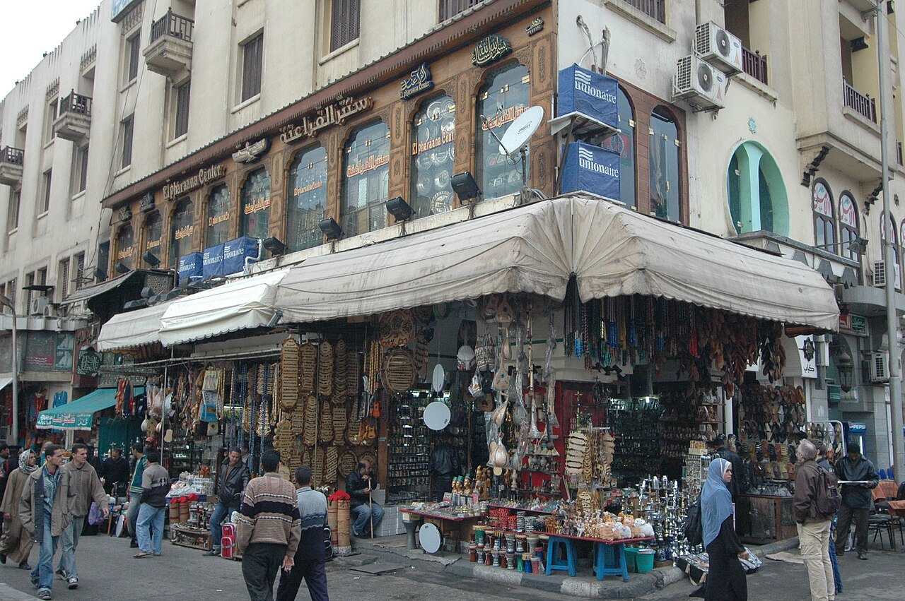Le Caire — Le bazar Khan el-Khalili avec des locaux